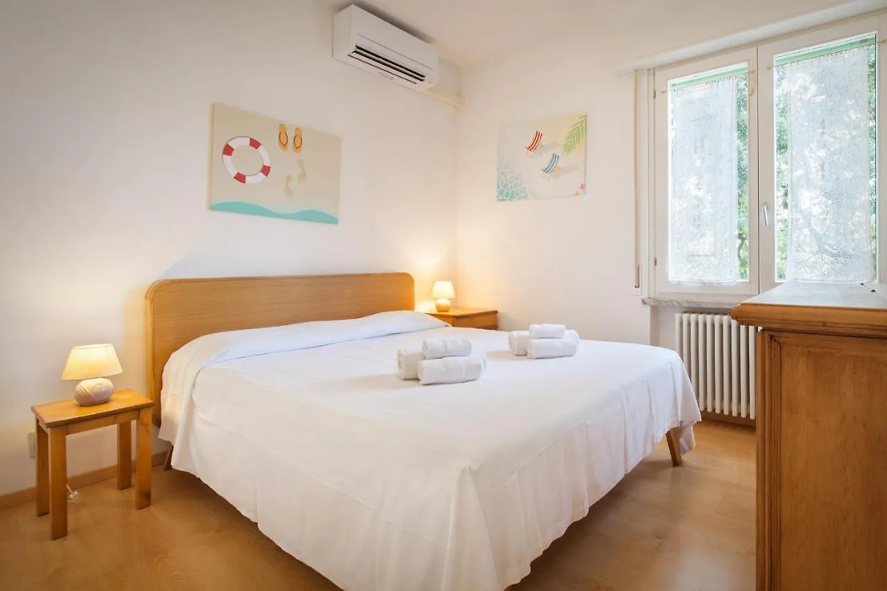 Apartment Windows On The Lake مالتشيزينيه