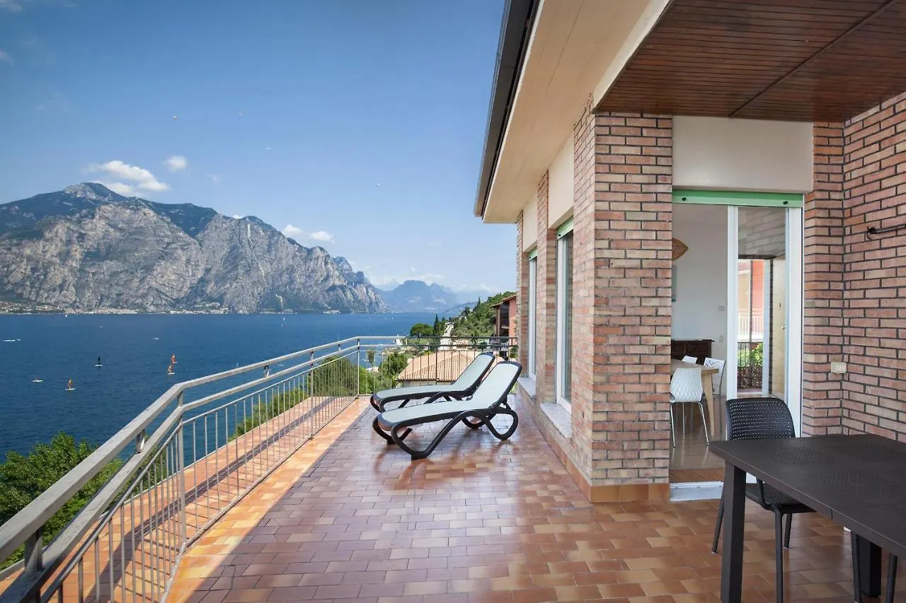 Apartment Windows On The Lake مالتشيزينيه إيطاليا
