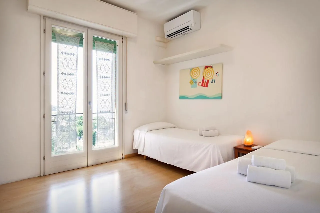 Apartment Windows On The Lake مالتشيزينيه