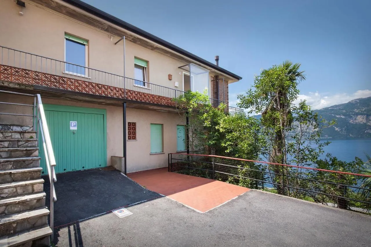 Apartment Windows On The Lake مالتشيزينيه