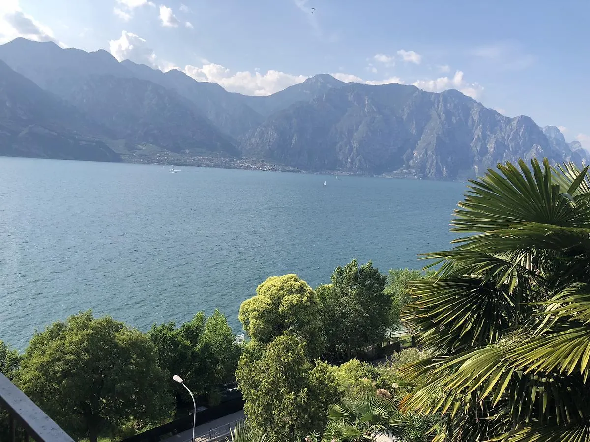 Apartment Windows On The Lake مالتشيزينيه إيطاليا