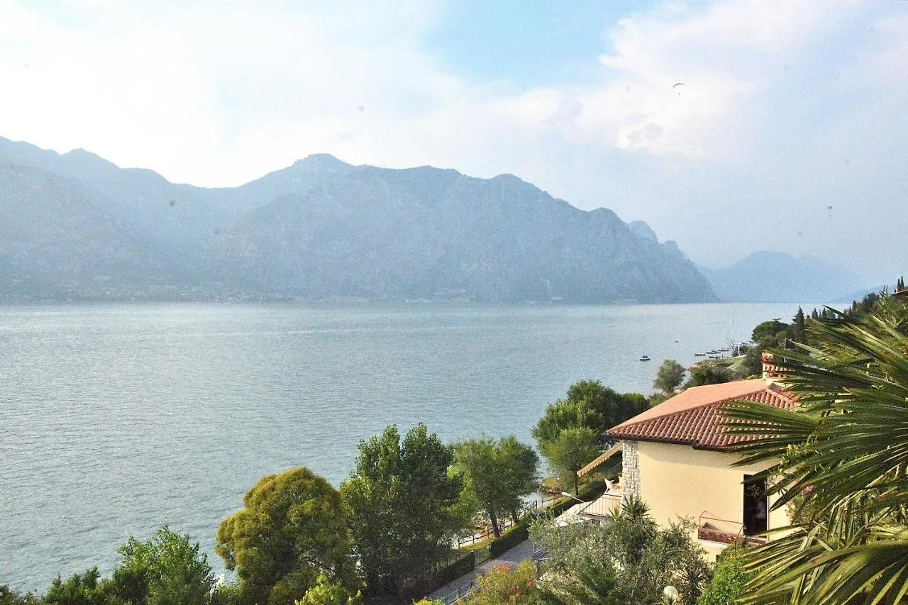 Apartment Windows On The Lake مالتشيزينيه 0*,