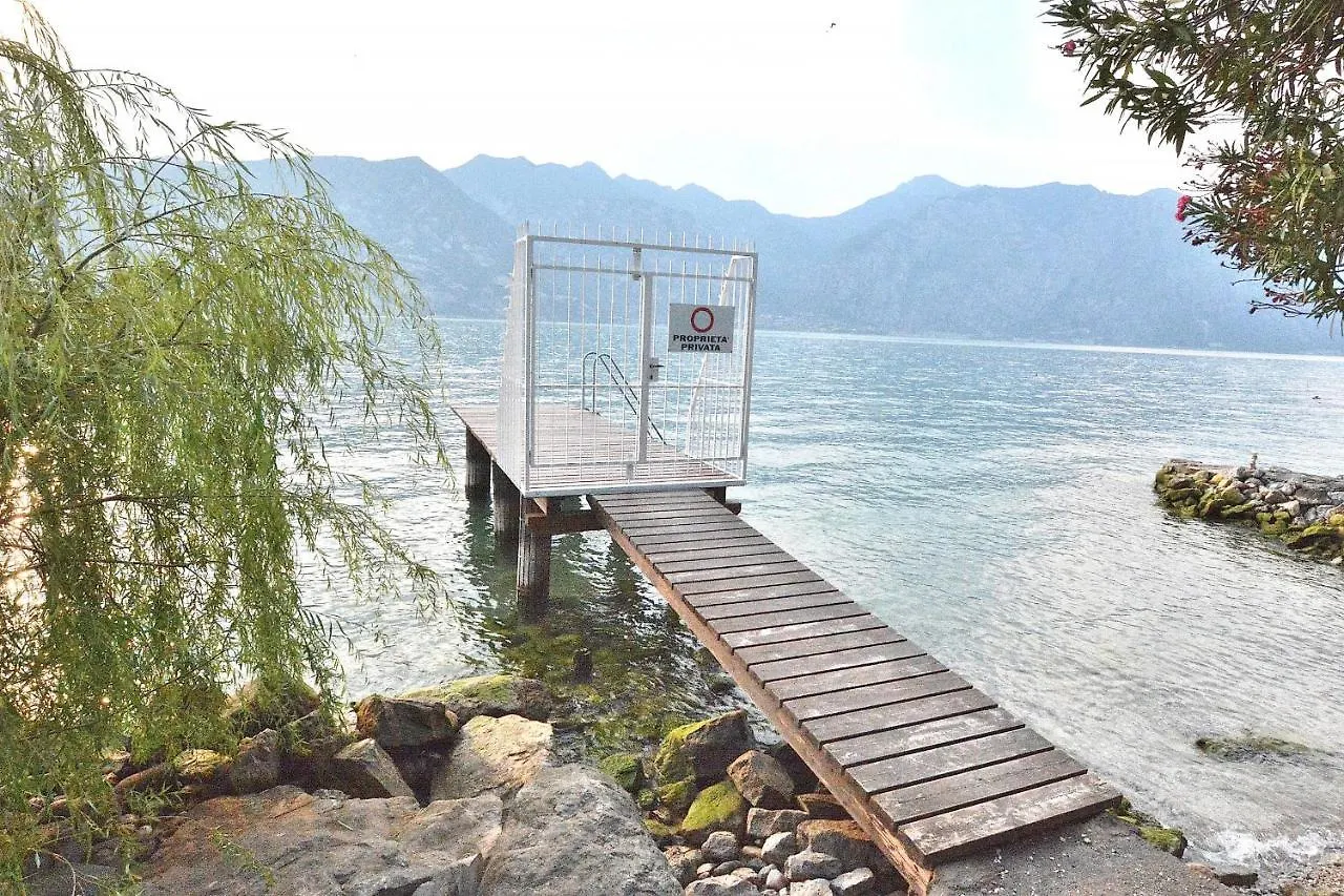Apartment Windows On The Lake مالتشيزينيه